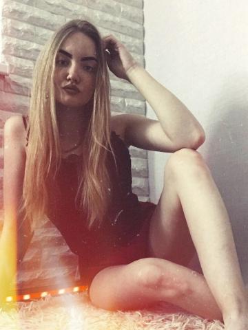 Дора Потрясающая Блондинка фото 2