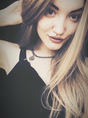 Дора Потрясающая Блондинка фото 3